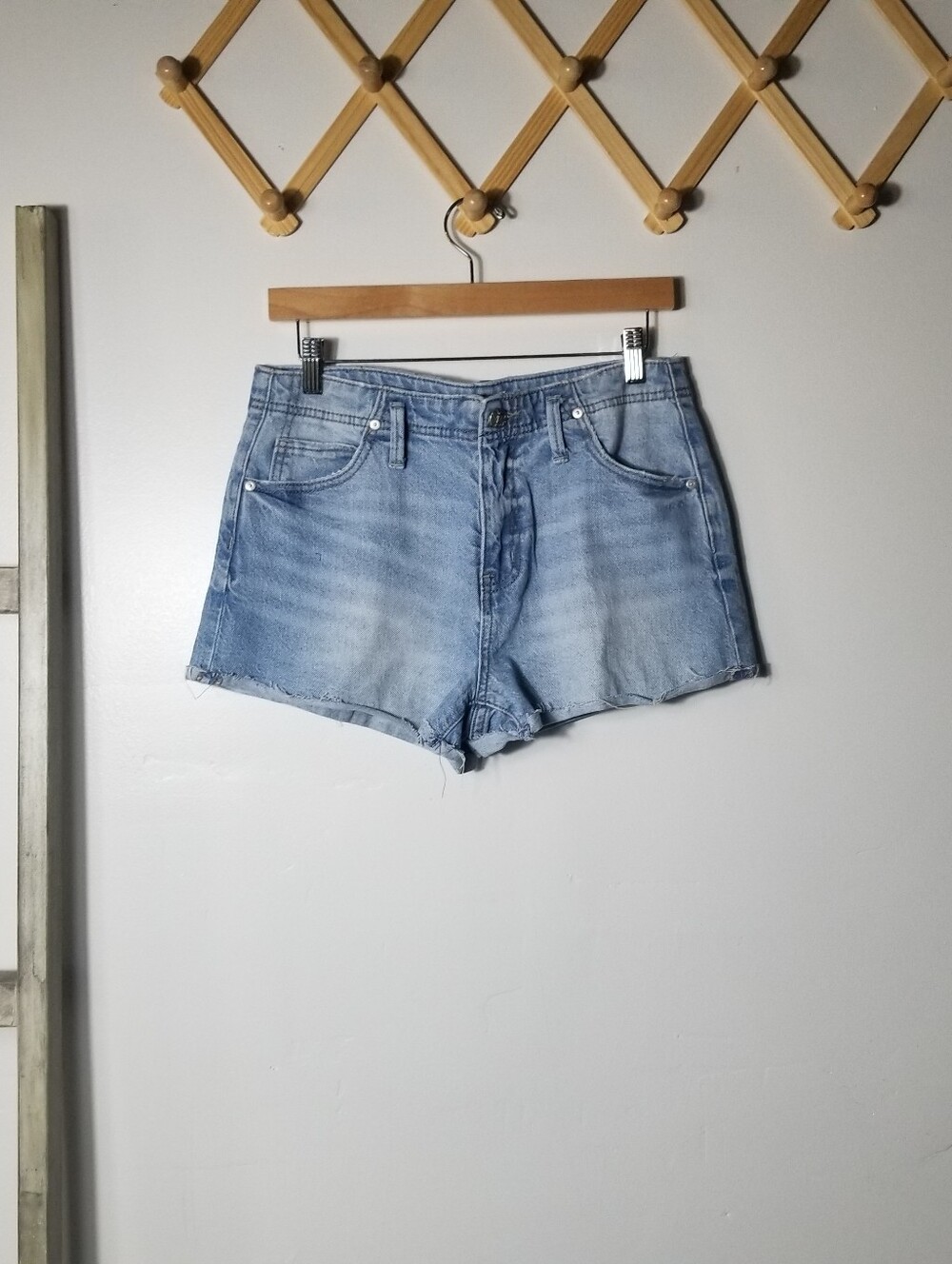 NWT ROXY JUNIORS JEAN SHORTS SIZE 9